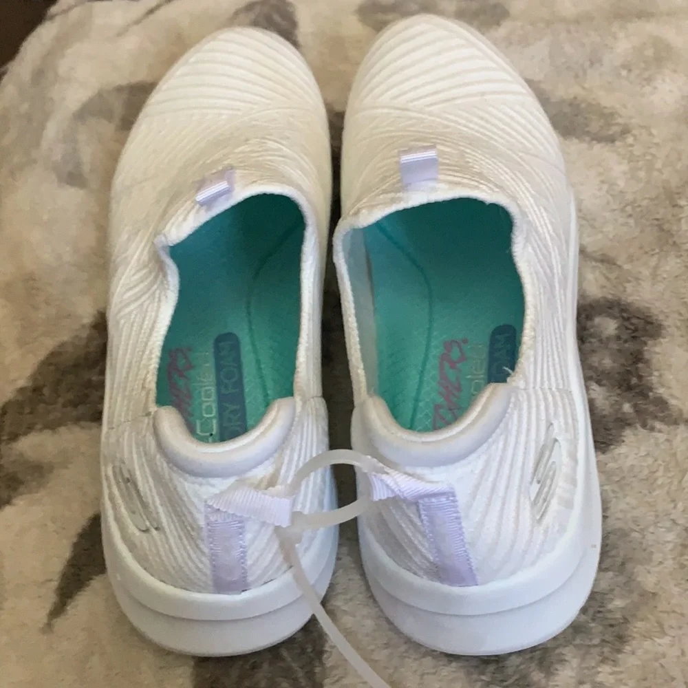 Sketchers Size 8  slip on style comfy! - Picture 3 of 7